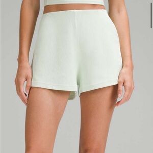 Lululemon ribbed softstreme HR short 2” color Kohlrabi green, NWOT